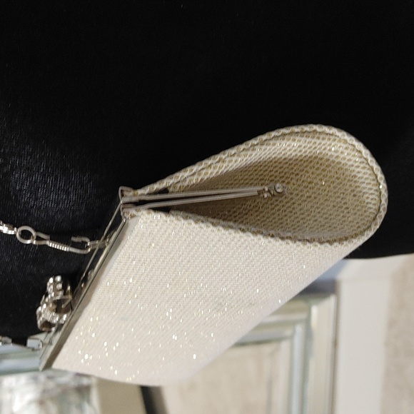 Clutch Gold - Picture 3 of 5